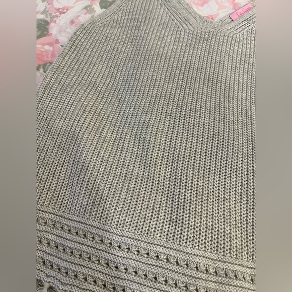Lilly Pulitzer Dulce Grey Metallic Knit Fringe Tank Top size Small - Picture 4 of 7